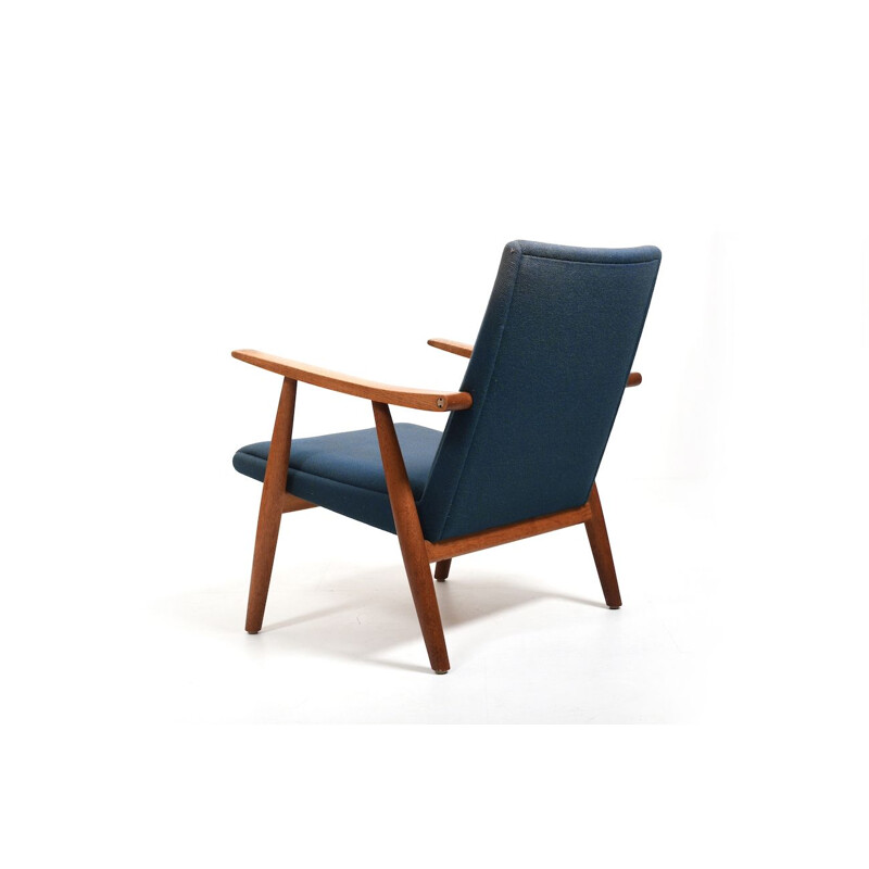 Vintage Ge-260 armchair in oakwood by Hans J. Wegner for Getama, Denmark 1950s