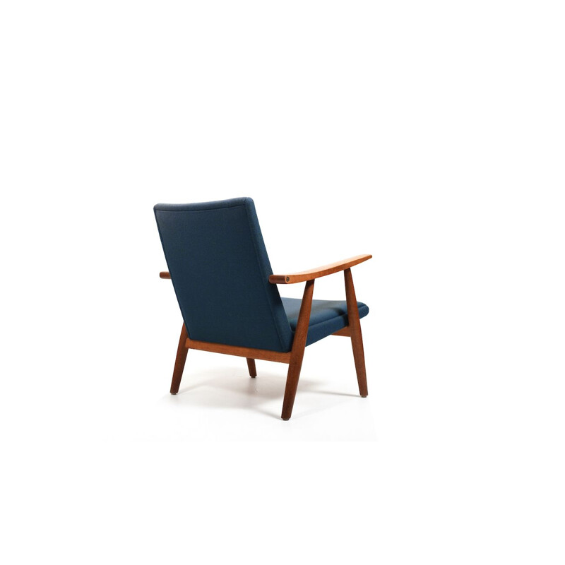 Vintage Ge-260 armchair in oakwood by Hans J. Wegner for Getama, Denmark 1950s