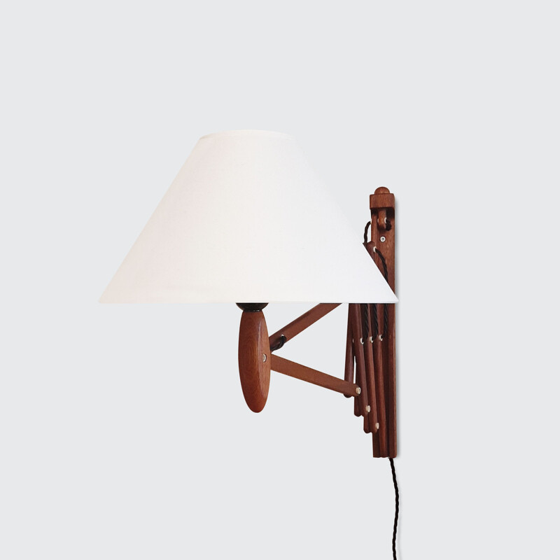 Lámpara de pared Concertina de teca vintage de Erik Hansen para Le Klint, Dinamarca