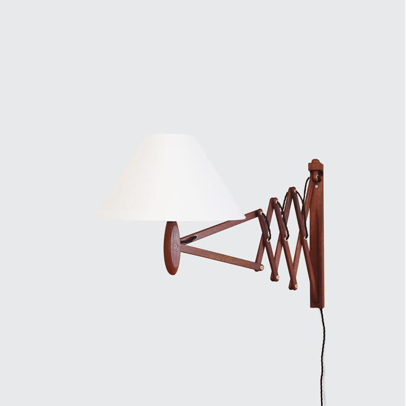 Lámpara de pared Concertina de teca vintage de Erik Hansen para Le Klint, Dinamarca
