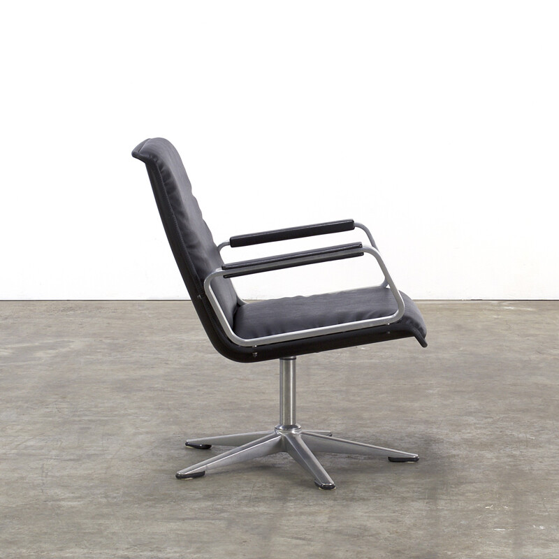 Fauteuil de bureau "Delta" Wilkhahn en aluminium et skaï noir - 1970