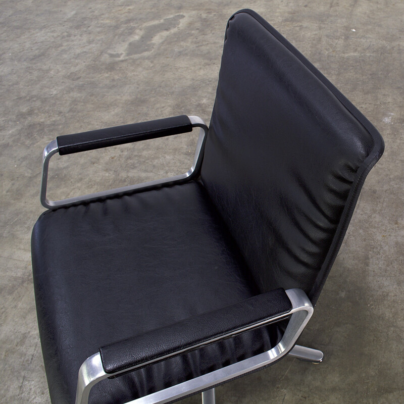 Fauteuil de bureau "Delta" Wilkhahn en aluminium et skaï noir - 1970