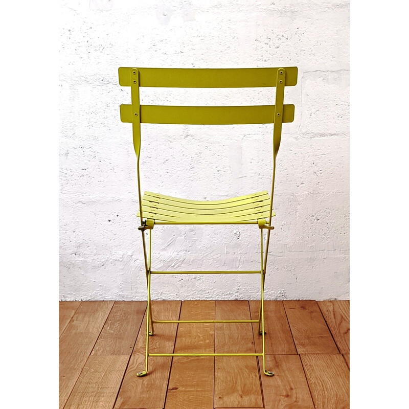 Chaise de jardin vintage en fer forgé de couleur