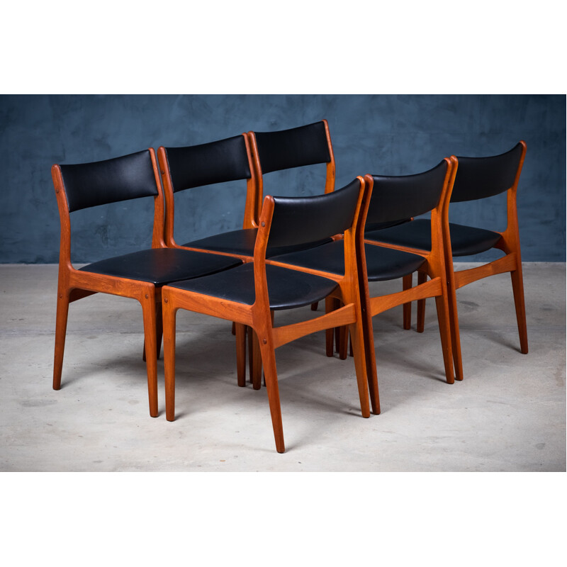 Set aus 6 Vintage-Stühlen aus Teakholz und schwarzem Kunstleder von Johannes Andersen für Uldum Møbelfabrik