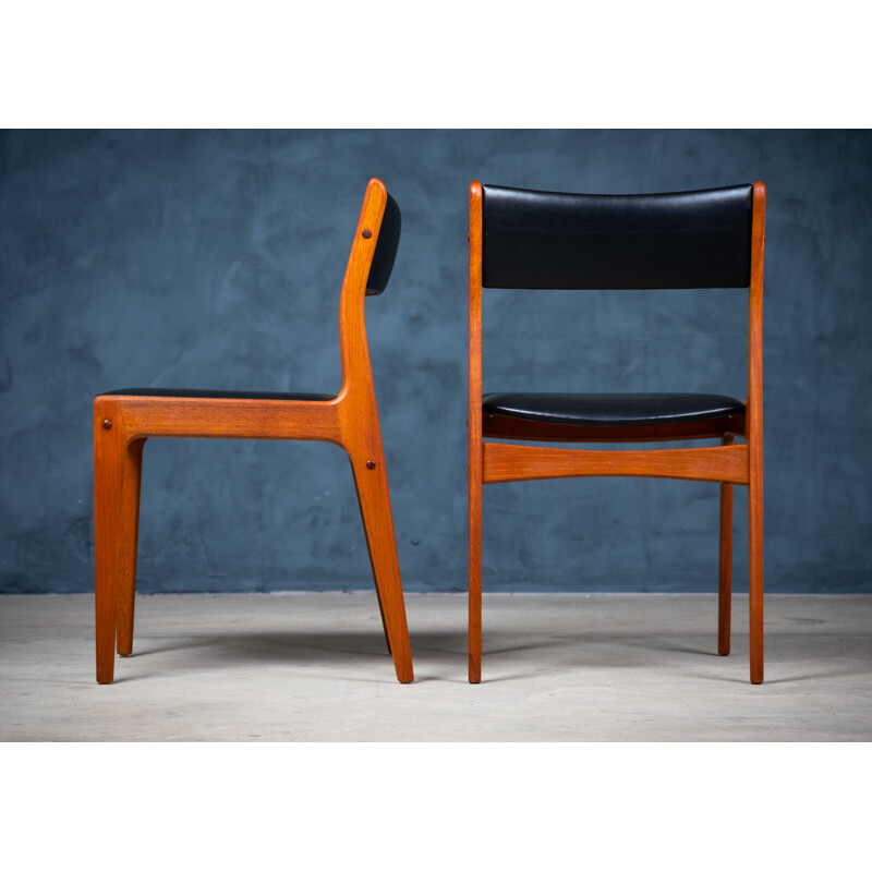Set van 6 vintage stoelen in teak en zwart kunstleer van Johannes Andersen voor Uldum Møbelfabrik