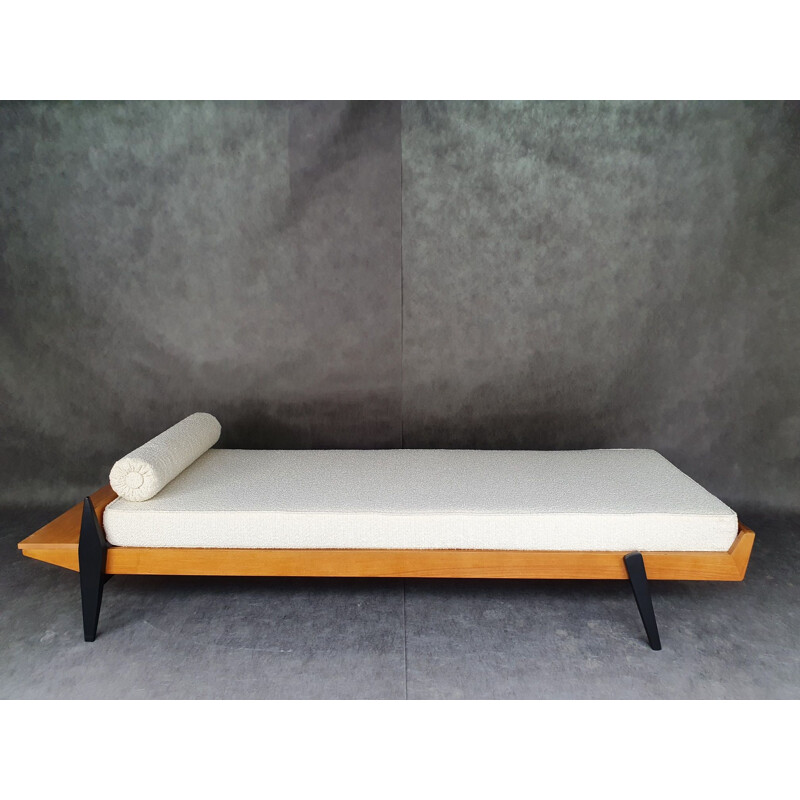 Vintage beechwood and loop fabric daybed by Lejkowski & Lesniewski, 1950