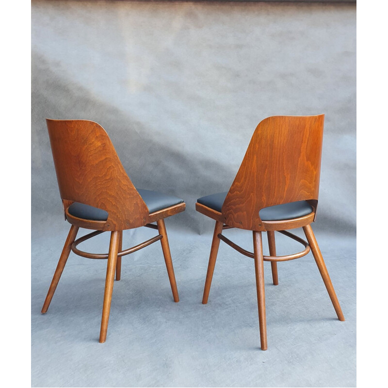 Lot 6 chaises vintage Ton514 en noyer et cuir noir par Lubomir Hofman & Oswald Haerdtl, Tchécoslovaquie 1960
