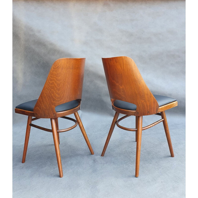 Lot 6 chaises vintage Ton514 en noyer et cuir noir par Lubomir Hofman & Oswald Haerdtl, Tchécoslovaquie 1960