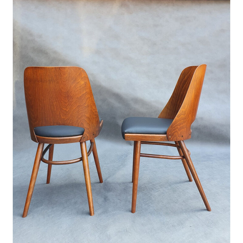 Lot 6 chaises vintage Ton514 en noyer et cuir noir par Lubomir Hofman & Oswald Haerdtl, Tchécoslovaquie 1960