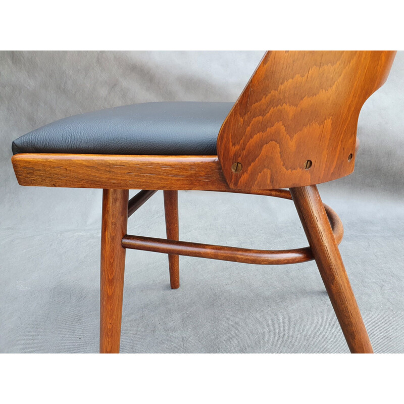 Lot 6 chaises vintage Ton514 en noyer et cuir noir par Lubomir Hofman & Oswald Haerdtl, Tchécoslovaquie 1960