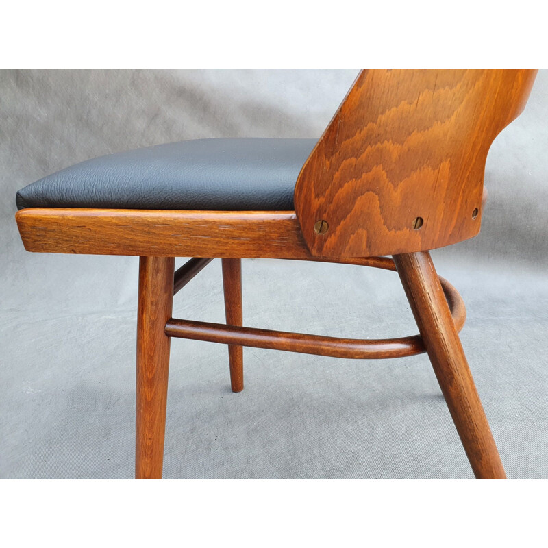 Set of 6 vintage Ton514 walnut and black leather chairs by Lubomir Hofman & Oswald Haerdtl, Czechoslovakia 1960