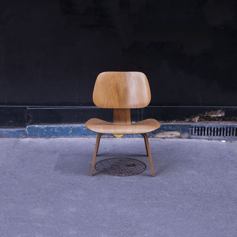 Chaise vintage Lcw en chêne de Charles & Ray Eames pour Herman Miller, 1950