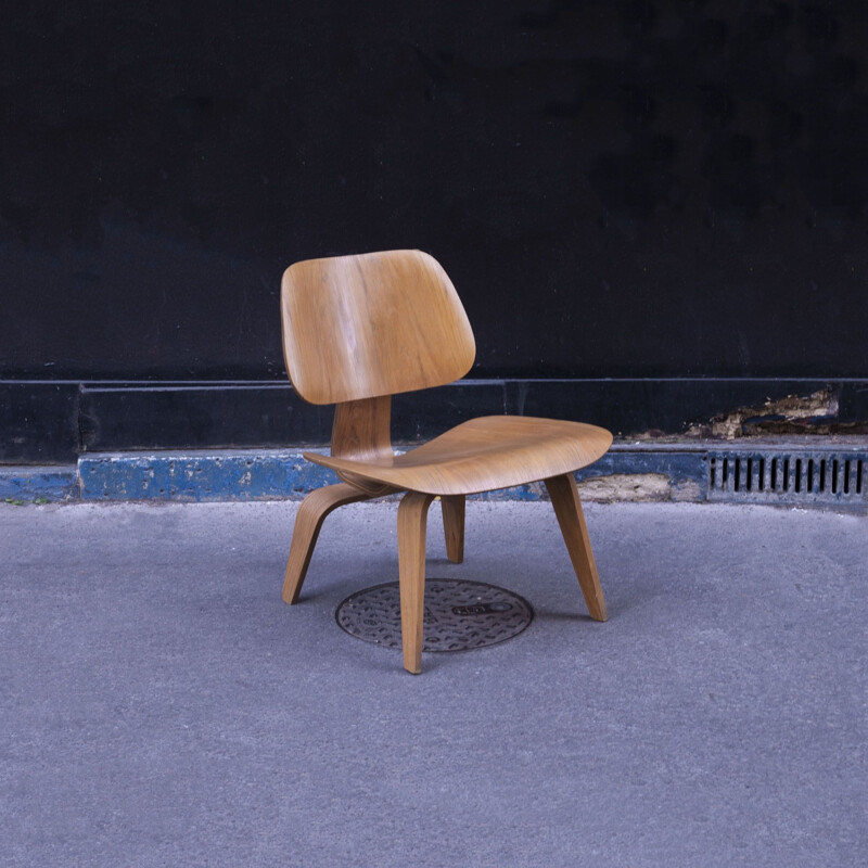 Vintage Lcw oakwood chair by Charles & Ray Eames for Herman Miller, 1950