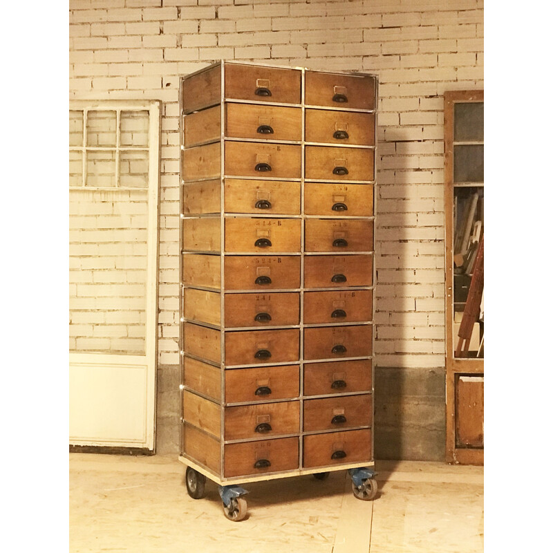 Vintage light wood chest of drawers