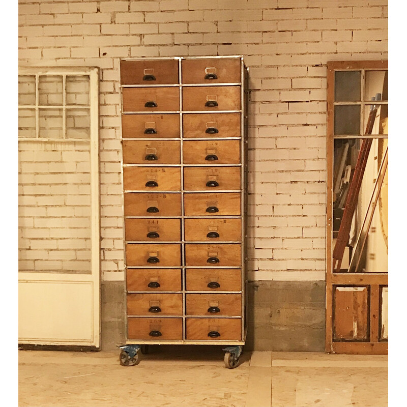 Vintage light wood chest of drawers