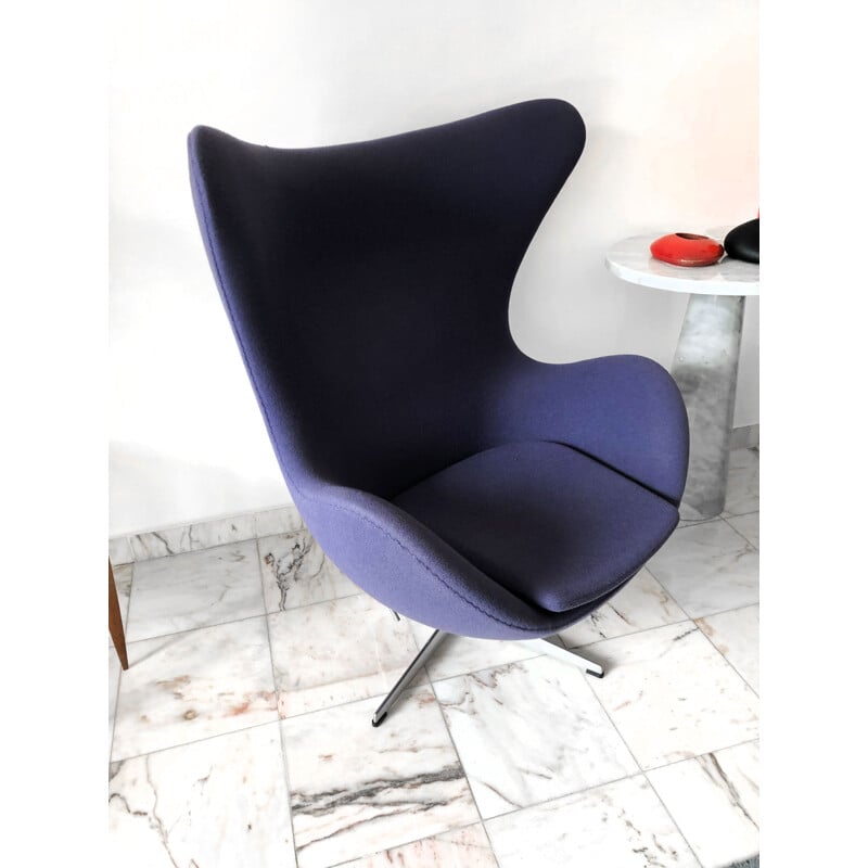 Fauteuil vintage violet "Egg chair" par Arne Jacobsen pour Fritz Hansen