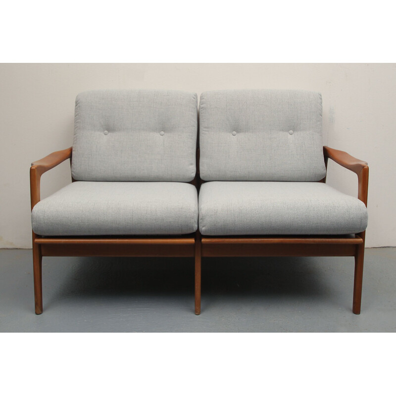 Vintage-Sofa in Kirschbaumgrau mit grünen Kissen, 1960