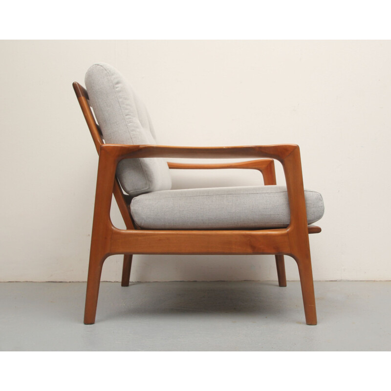 Vintage kersenhouten fauteuil met groen kussen, 1960