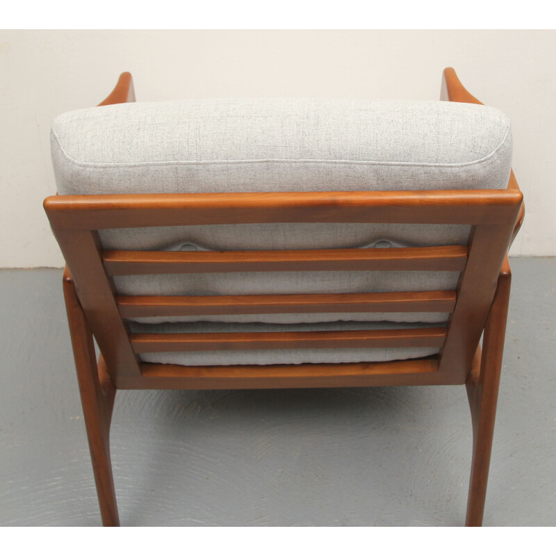 Sillón vintage de madera de cerezo con cojín verde, 1960