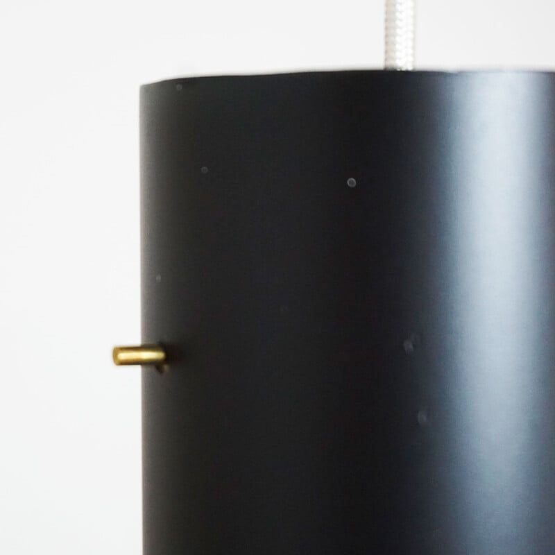 Vintage Zylinder Pendelleuchte aus schwarzem Metall und Messing von J. T. Kalmar, Österreich 1960