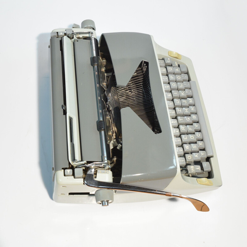 Máquina de escrever Vintage tipo 221, Checoslováquia 1960