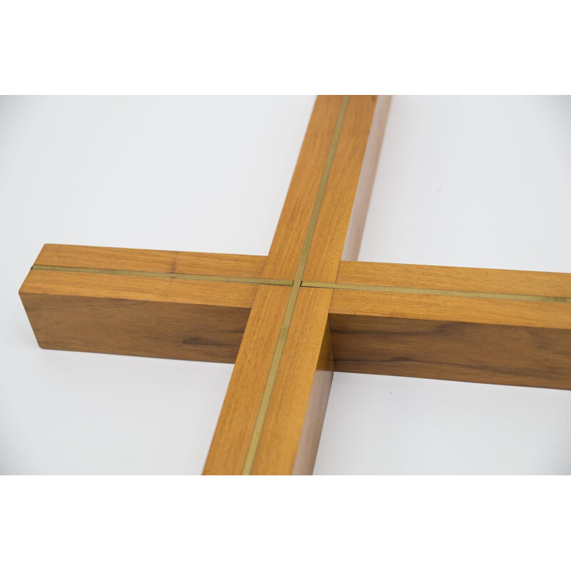 Crucifix minimaliste allemand vintage en noyer et laiton, 1960