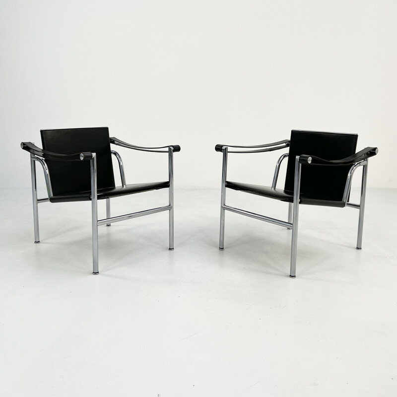 Pair of vintage Lc1 armchairs in black leather by Le Corbusier for Cassina, 1970s