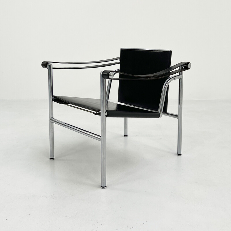 Pair of vintage Lc1 armchairs in black leather by Le Corbusier for Cassina, 1970s