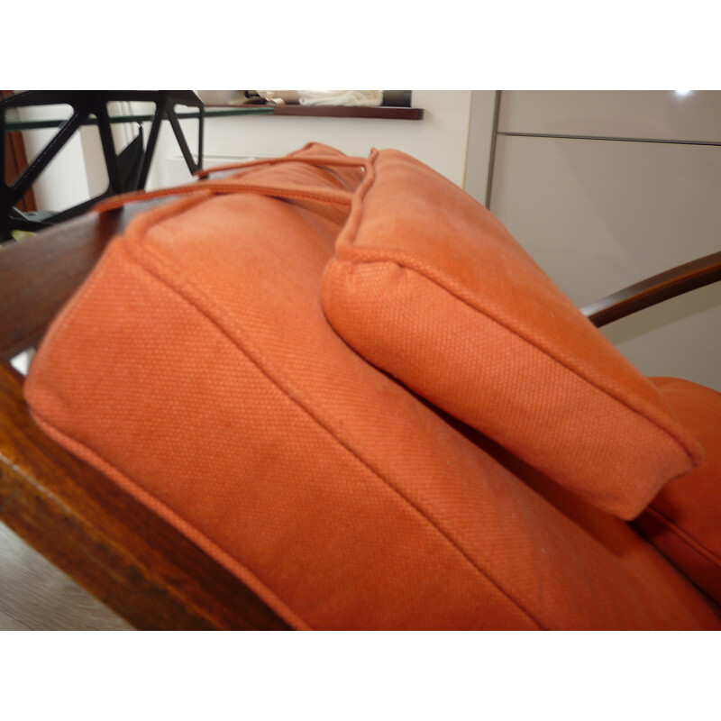 Silla mecedora retapizada con tela naranja - 1950