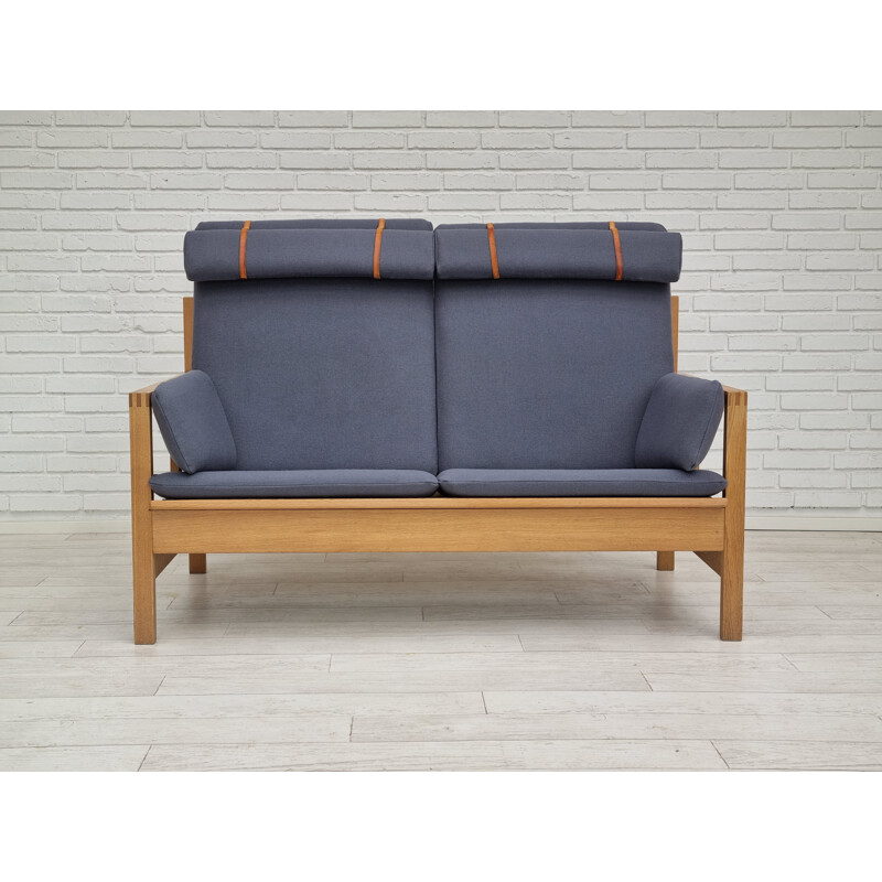 Danish vintage sofa model 2252 in oakwood and furniture wool by Børge Mogensen, 1970s