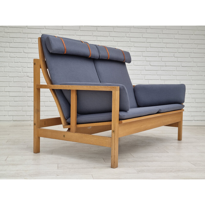 Danish vintage sofa model 2252 in oakwood and furniture wool by Børge Mogensen, 1970s