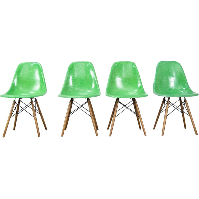 Set of 4 vintage fiberglass chairs by Eames Herman Miller Kelly, 1960