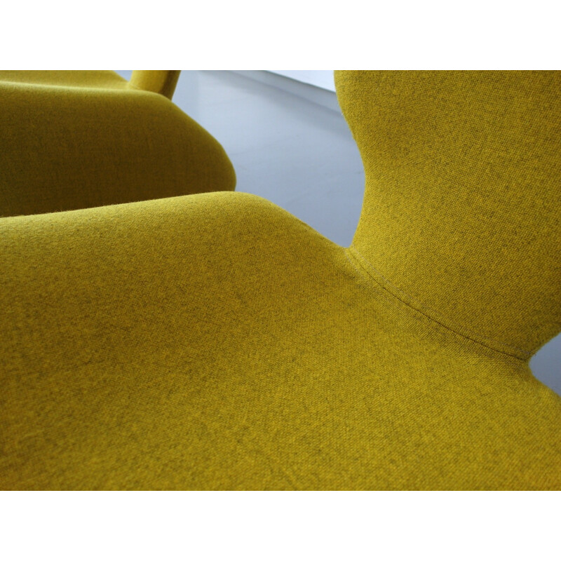 Paire de fauteuils Djinn en laine jaune, Olivier MOURGUE - 1960 