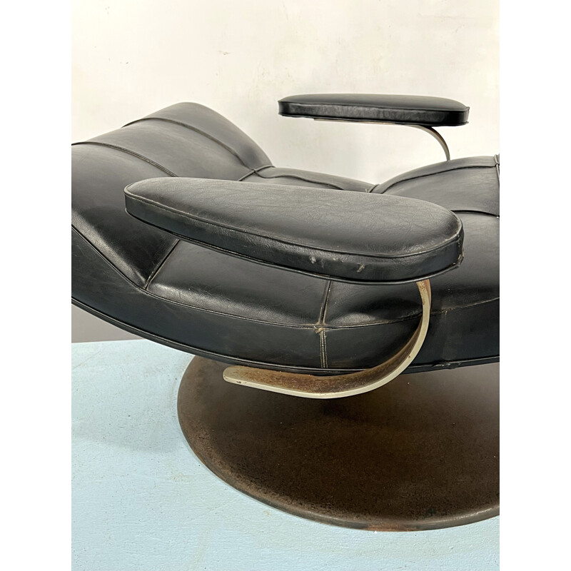 Vintage Italian black swivel armchair by Tecnisalotto, 1960