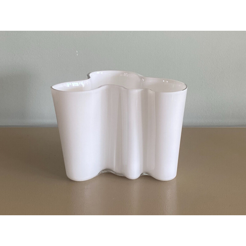 Jarrón blanco vintage Savoy 3030 de Alvar Aalto para Iittala, Finlandia