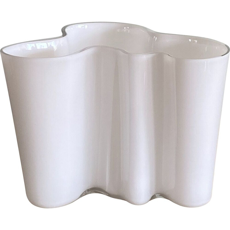 Savoy vintage white vase 3030 by Alvar Aalto for Iittala, Finland