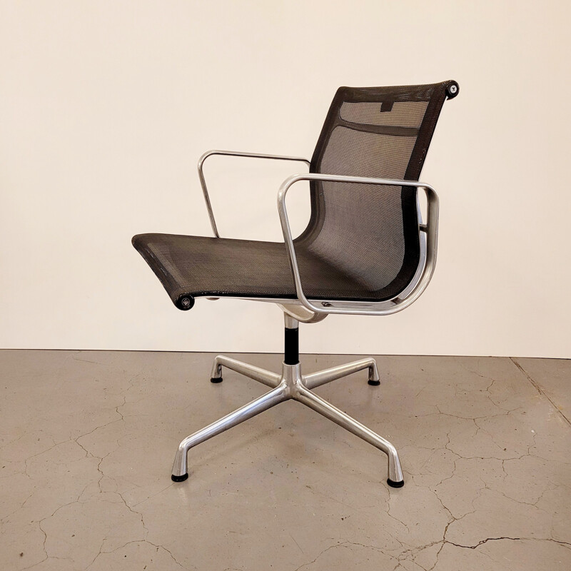 Chaise vintage Eames Ea104 par Ray and Charles Eames pour Vitra, 1950