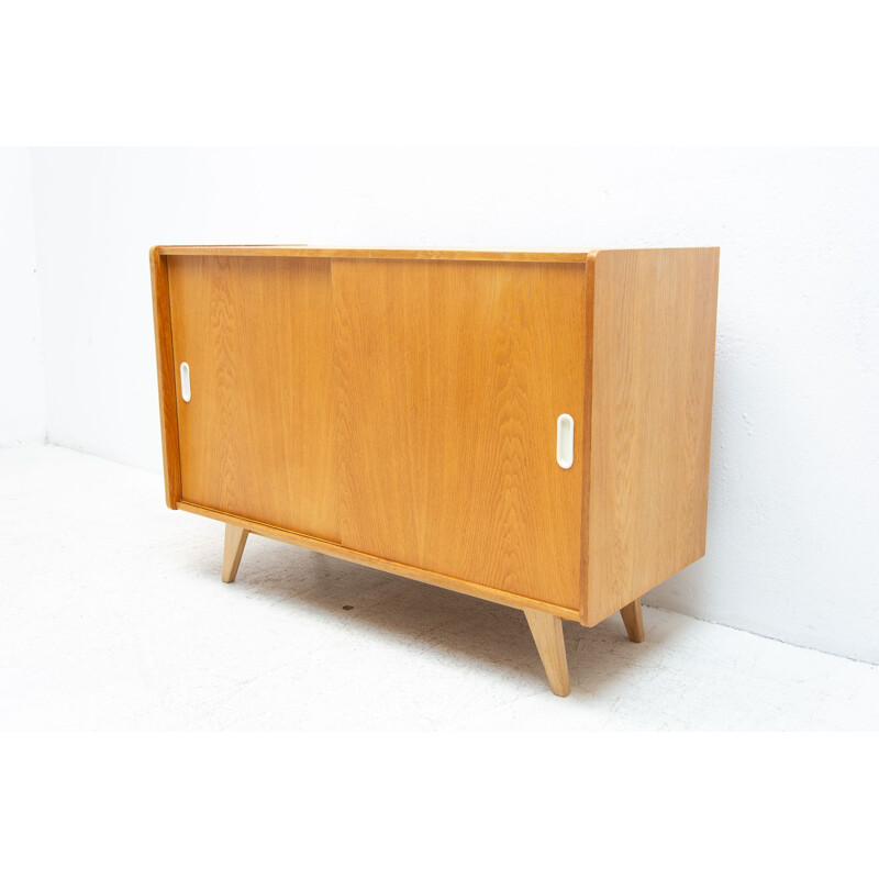 Credenza U-452 in rovere vintage di Jiří Jiroutek, Cecoslovacchia 1960