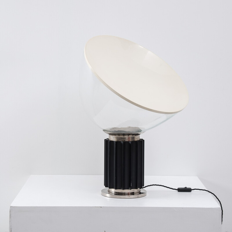 Flos "Taccia" table lamp in metal and plastic, Achille & Pier Giacomo CASTIGLIONI - 1960s