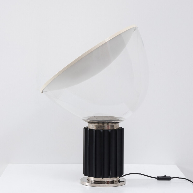 Flos "Taccia" table lamp in metal and plastic, Achille & Pier Giacomo CASTIGLIONI - 1960s