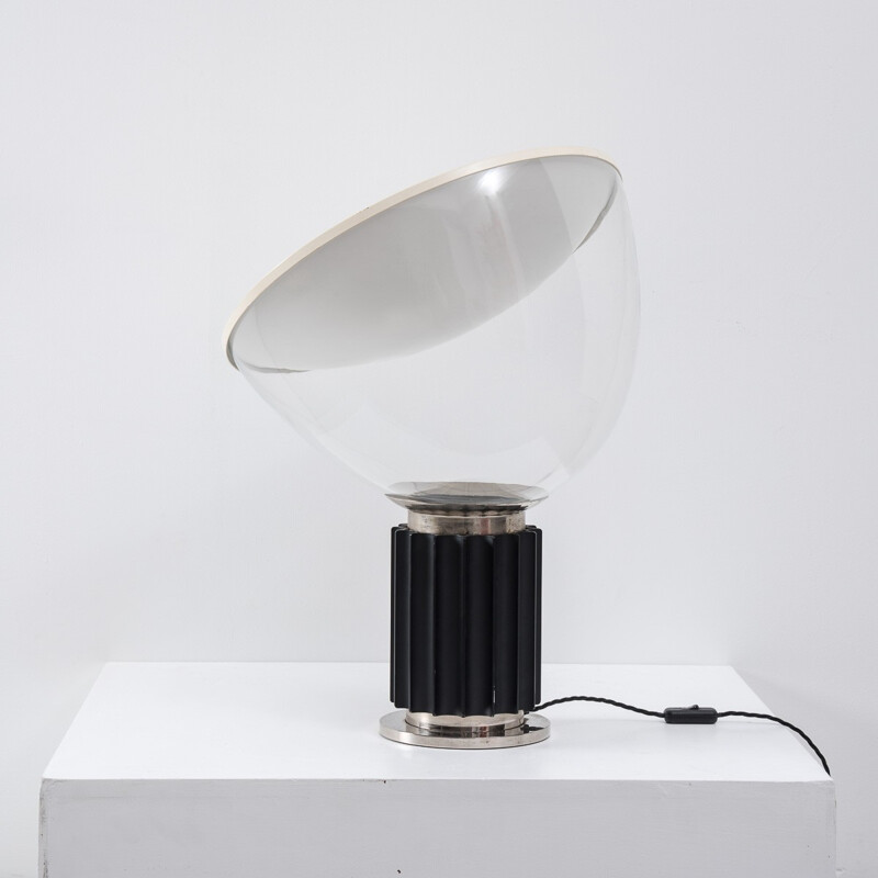 Flos "Taccia" table lamp in metal and plastic, Achille & Pier Giacomo CASTIGLIONI - 1960s