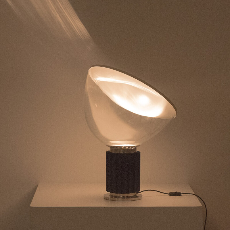 Flos "Taccia" table lamp in metal and plastic, Achille & Pier Giacomo CASTIGLIONI - 1960s