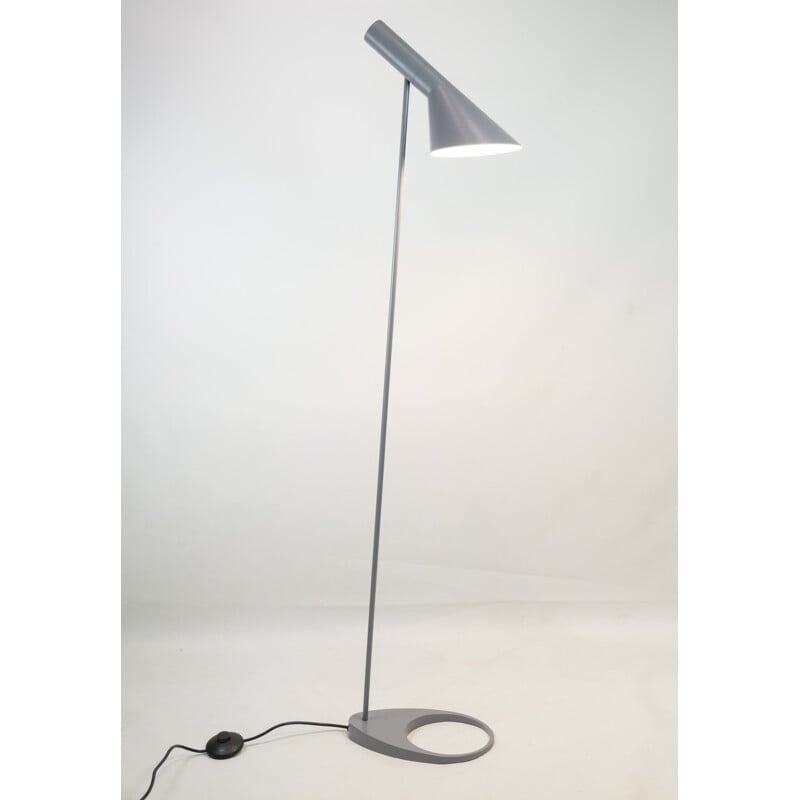 Louis Poulsen" vintage vloerlamp in getrokken staal van Arne Jacobsen, 1957
