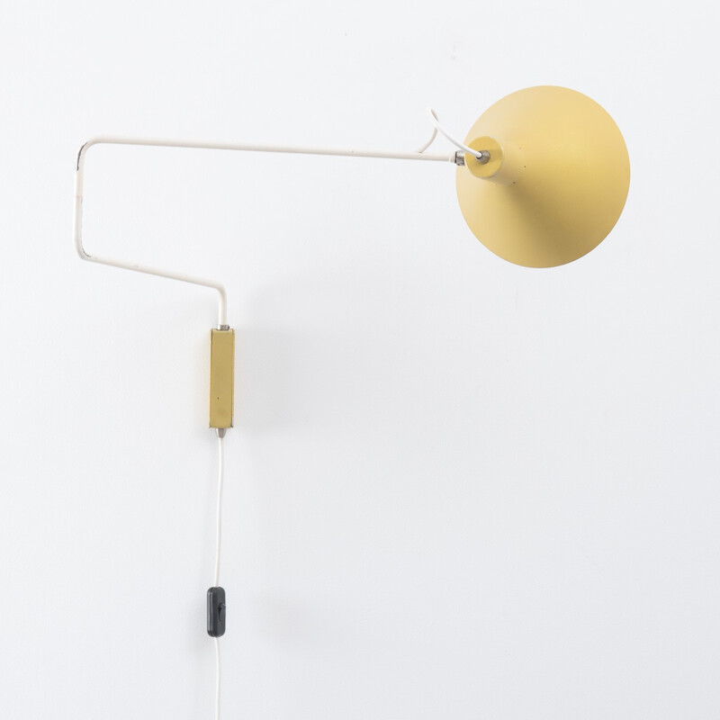Anvia "Paperclip" wall lamp in light yellow metal, J.J.M. HOOGERVORST - 1950s