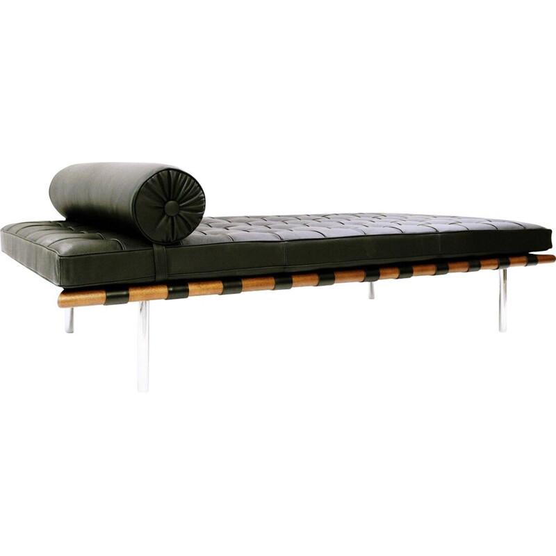 Mid-century leather daybed model "Barcelona" by Ludwig Mies van der Rohe for Knoll