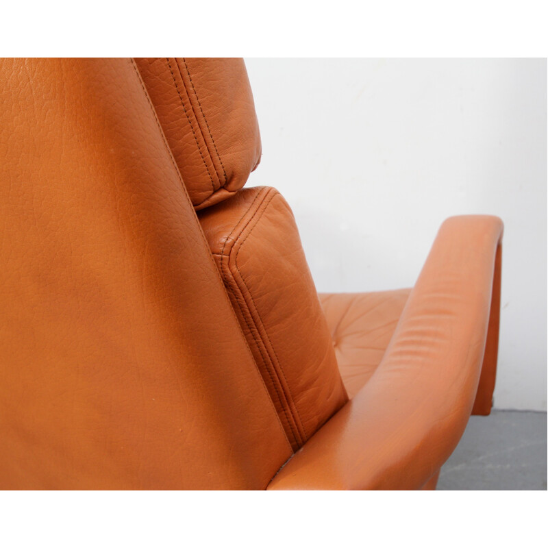 Fauteuil pivotant et son ottoman en cuir - 1970