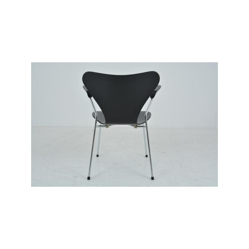 Vintage chair with arms by Arne Jacobsen for Fritz Hansen