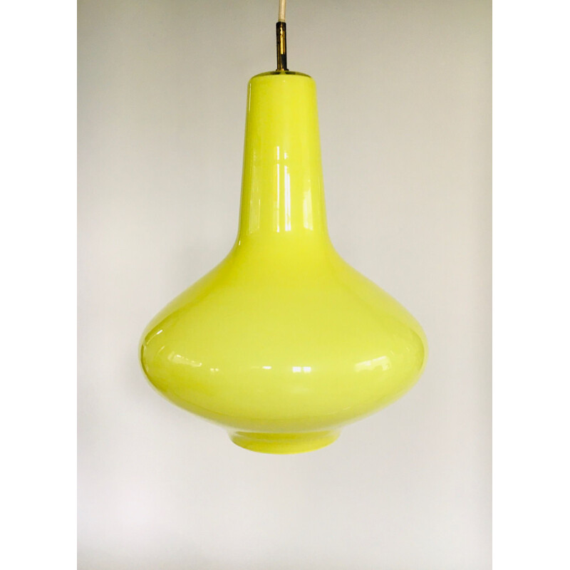 Sospensione vintage in vetro opalino giallo di Massimo Vignelli per Venini Murano, Italia 1950