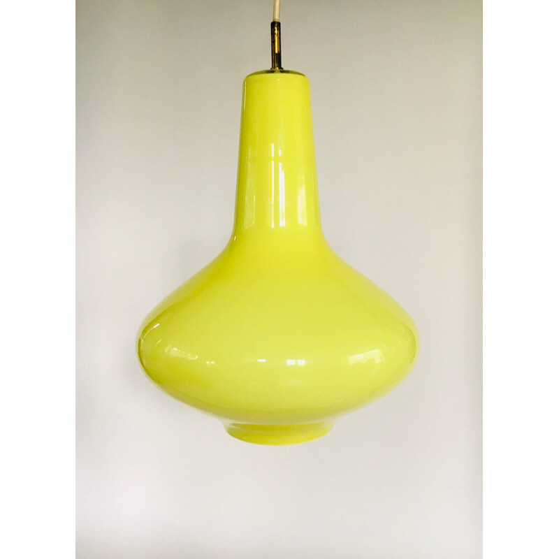 Vintage suspensão de vidro opala amarelo por Massimo Vignelli para Venini Murano, Itália 1950