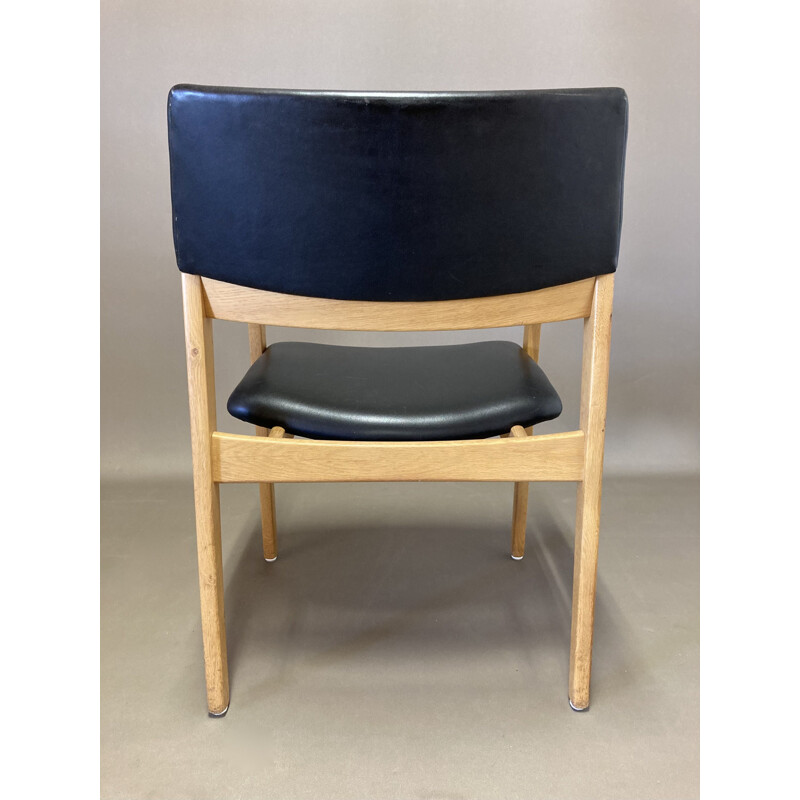 Scandinavian vintage armchair in black leather and solid oakwood, 1950